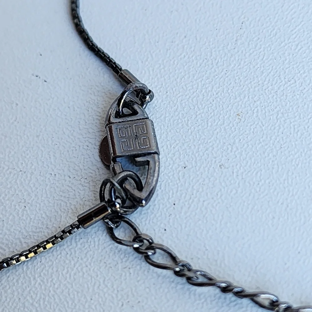 GIVENCHY Dark Silver Tone NECKLACE Pink Red RHINESTONE HEART PENDANT 15